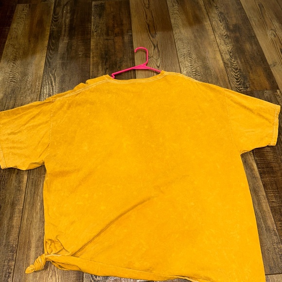 Yellow/ Gold T-shirt- / tie to the side with flowers! - Picture 1 of 3